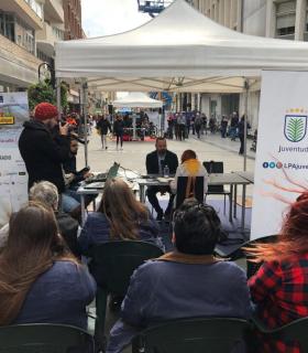 El Ayuntamiento de Las Palmas de Gran Canaria desarrolla un taller de radio organizado por jóvenes en la calle Triana · foto 1