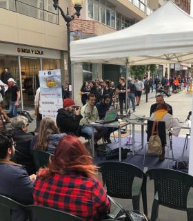 El Ayuntamiento de Las Palmas de Gran Canaria desarrolla un taller de radio organizado por jóvenes en la calle Triana · foto 2