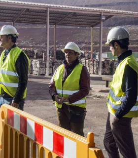 El Cabildo de Lanzarote retoma las visitas de los estudiantes al Complejo Ambiental de Zonzamas como pilar básico para impulsar la concienciación social sobre el reciclaje y la correcta separación selectiva de los residuos en origen · foto 3