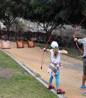 Más de 400 niños y niñas de colectivos deportivos de Mogán participaron en las III Olimpiadas por la paz · foto 7