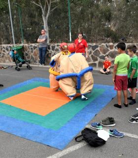 Más de 400 niños y niñas de colectivos deportivos de Mogán participaron en las III Olimpiadas por la paz · foto 6