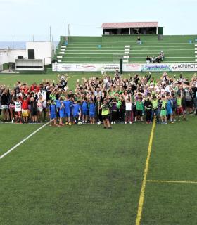 Más de 400 niños y niñas de colectivos deportivos de Mogán participaron en las III Olimpiadas por la paz · foto 3