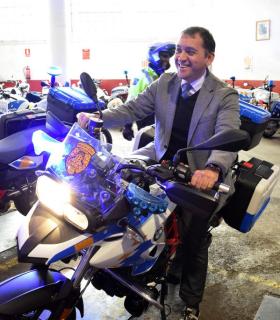 La Policía Local de Santa Cruz de Tenerife cuenta desde hoy con nueve motocicletas que se suman a su parque móvil · foto 1