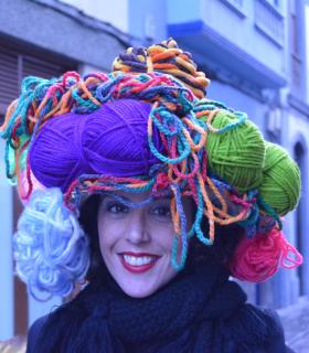 Las pelucas desafían a la lluvia y el mal tiempo y celebran la llegada del Carnaval en Santa Cruz de La Palma · foto 3