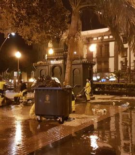 El Servicio Municipal de Limpieza recoge 7.300 kilos de residuos tras el Carnaval de Día de Vegueta · foto 1