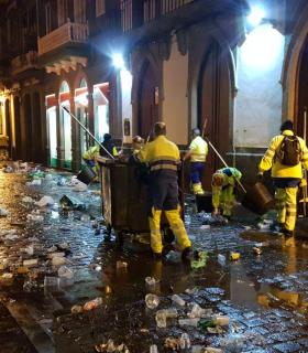 El Servicio Municipal de Limpieza recoge 7.300 kilos de residuos tras el Carnaval de Día de Vegueta · foto 2