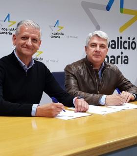 Francisco Linares y José Juan Lemes formalizan la integración de la Agrupación Independiente de Arafo en CC-PNC · foto 2