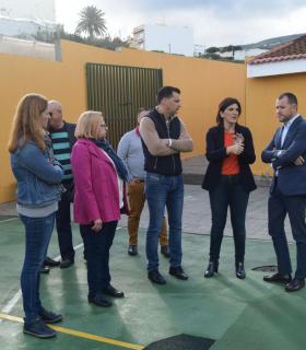 La Directora General de Infraestructura Educativa visita junto al Alcalde los centros escolares del municipio de Gáldar · foto 4