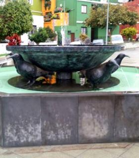 El Ayuntamiento de Los Llanos instala la Fuente de Las Grajas tras permanecer más de 10 años en los almacenes municipales · foto 1