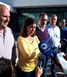 Los trabajos de esta mañana en Gran Tarajal han permitido reflotar una embarcación · foto 2