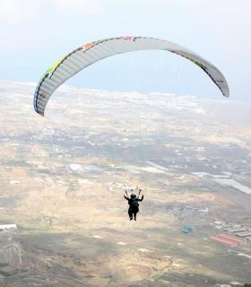 El Cabildo de Tenerife acondiciona la pista que utilizan los parapentistas para despegar en la ladera de Güímar · foto 4
