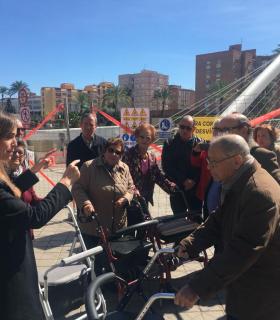 El Ayuntamiento de Murcia aplicará un tratamiento antideslizante a la pasarela Jorge Manrique · foto 3
