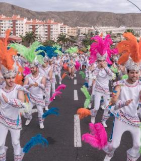 El Coso Apoteósico del Carnaval de Los Cristianos llena el centro de la ciudad con más de 35.000 personas · foto 3