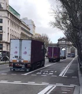 Madrid: Valiente da la salida a tres camiones con material humanitario hacia el Sahara · foto 1