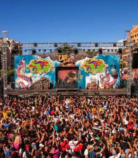 El Carnaval de Día supera las previsiones y reúne a más de 20.000 personas en Los Cristianos · foto 1