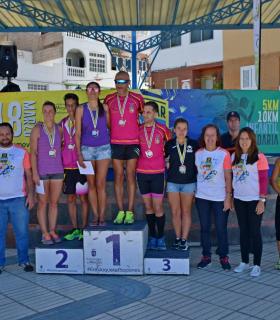 Carlos Sirwani y Juani Espino ganan la distancia absoluta de 10 kilómetros de la Carrera Popular de Arguineguín 2018 · foto 4