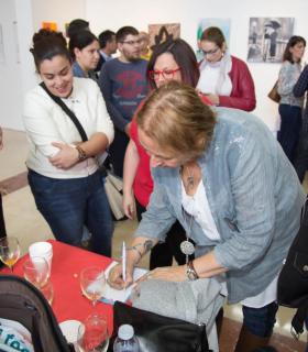 Megan Maxwell en Adeje con mis libros quiero empoderar a las mujeres · foto 5