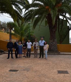 Alcalde y Concejales de Gáldar visitan las obras de mejora en los parques de Palma de Rojas y Tricorinia · foto 3