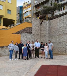 Alcalde y Concejales de Gáldar visitan las obras de mejora en los parques de Palma de Rojas y Tricorinia · foto 1