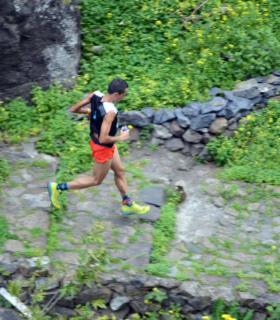 Cristofer Clemente sufre para vencer en la III Carrera de Montaña Villa de Hermigua · foto 2