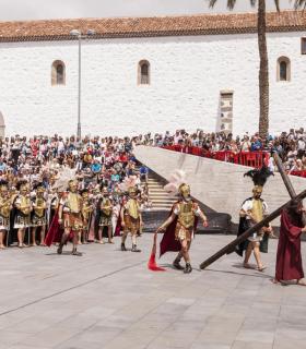La Representación de La Pasión renueva su éxito y se consolida como el evento más multitudinario de la Semana Santa de Adeje · foto 1