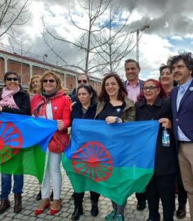 El río de Madrid acoge la Ceremonia del Pueblo Gitano · foto 4