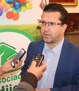 Arucas acoge la primera gala solidaria en apoyo a la asociación ‘Mi hijo y yo’ · foto 2