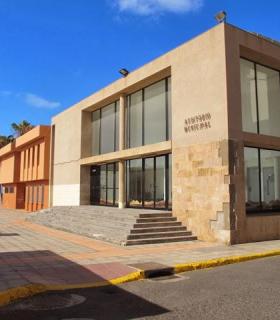 El Auditorio de Gran Tarajal acoge la representación del espectáculo "Sexo y mentiras de la mujer palmera" de Petite Lorena · foto 2
