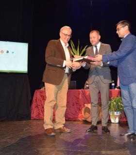 Elva 2018 se despide hasta el próximo año y pone el broche final con un emotivo homenaje a la profesora Rosa María Martinón · foto 11
