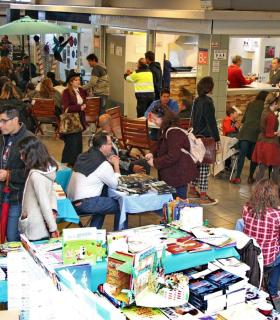 La Feria del Libro de Tacoronte convierte al Mercado Municipal en un gran punto de encuentro cultural · foto 3