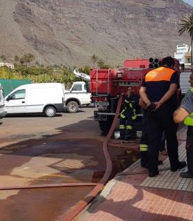 Incendio de un garaje en un edificio de Valle Gran Rey (La Gomera) · foto 2