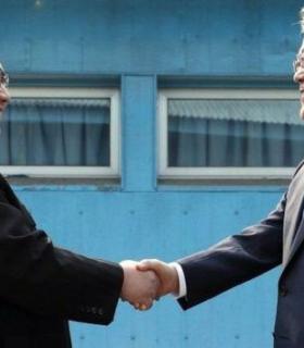 Los líderes de Corea del Norte y Corea del Sur, Kim Jong-un y Moon Jae-in, se comprometen a firmar la paz y trabajar por una completa desnuclearización de la península · foto 1