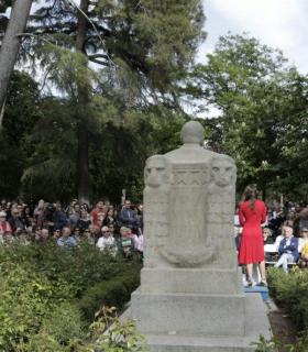 Madrid: Nathalie Poza y Carles Francino pondrán voz a la estatua de Pérez Galdós · foto 3