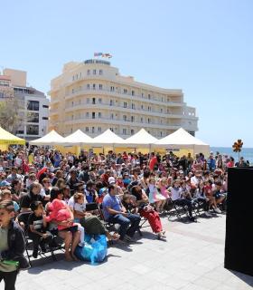 Granadilla de Abona: Numeroso público disfrutó ayer domingo de la literatura, el teatro y la poesía en la II Feria del libro · foto 5