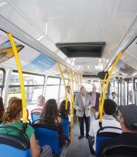 Las fotos ganadoras del quinto concurso de Guaguas Municipales recorren la ciudad en una exposición a bordo de varios vehículos de la empresa · foto 7
