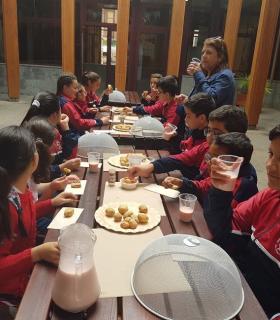 Más de 300 personas disfrutaron de los tesoros gastronómicos ofrecidos en el ‘Paseo de los Sabores’, una Exposición-Degustación instalada en la Casa de la Cultura en el marco de la Fiesta del Queso · foto 13