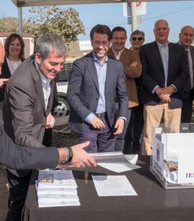 Fernando Clavijo coloca la primera piedra del nuevo IES Guaza · foto 1