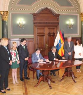 Declaraciaones de Asier Antona (PP) este mediodia en la firma del acuerdo con Nueva Canaria para apoyar los PGE2018 · foto 2