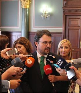 Declaraciaones de Asier Antona (PP) este mediodia en la firma del acuerdo con Nueva Canaria para apoyar los PGE2018 · foto 3