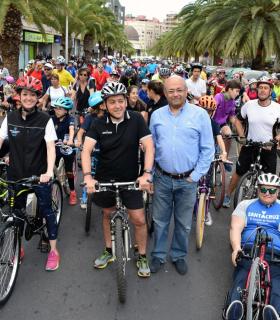 3.000 personas participan en la 38 edición de la Fiesta de la Bicicleta de Santa Cruz · foto 1