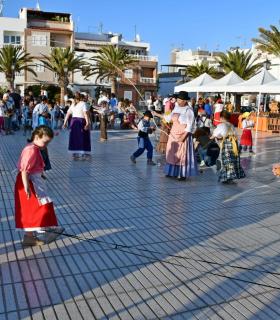 El Ayuntamiento de Mogán homenajea a la artesana de palma Pino Lorenzo en la víspera del Día de Canarias · foto 2