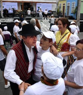 Los chicharreros hacen grande el Día de Canarias en Santa Cruz de Tenerife · foto 1