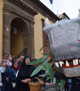 Gáldar revivió La Tarasca con una gran participación de vecinos en la víspera del Corpus · foto 5