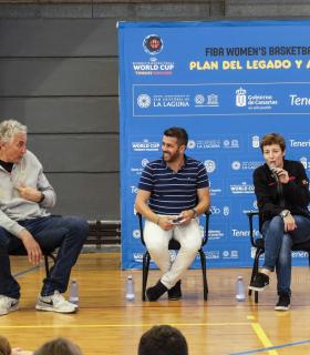 Elisa Aguilar y Fernando Romay hablan en Puerto de la Cruz de igualdad en el baloncesto · foto 1