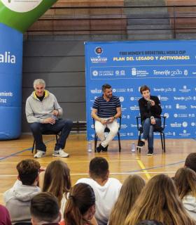 Elisa Aguilar y Fernando Romay hablan en Puerto de la Cruz de igualdad en el baloncesto · foto 2