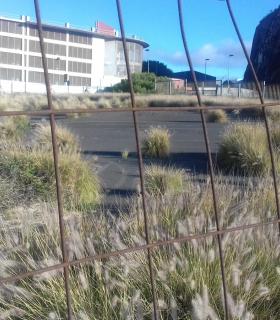 Un terreno sin uso cerca del HUC · foto 1