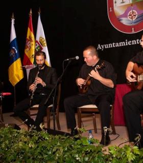 Unas 200 personas arroparon a Milagros López en el pregón de las Fiestas de San Juan Bautista · foto 7