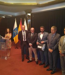 Puerto de La Cruz: Adeac entrega las banderas azules de Playa Jardín y San Telmo · foto 1