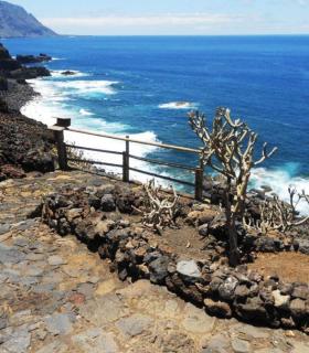 El Ayuntamiento de La Frontera mejora el acceso al Charco Azul · foto 2