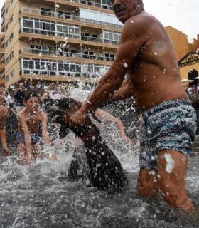El rito del baño de las cabras pone el colofón a las Fiestas de San Juan del Puerto de la Cruz este domingo · foto 1